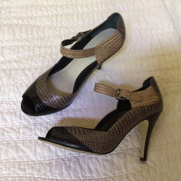 Nine West Croc-embossed heels, Size 9 Medium - Picture 2 of 8